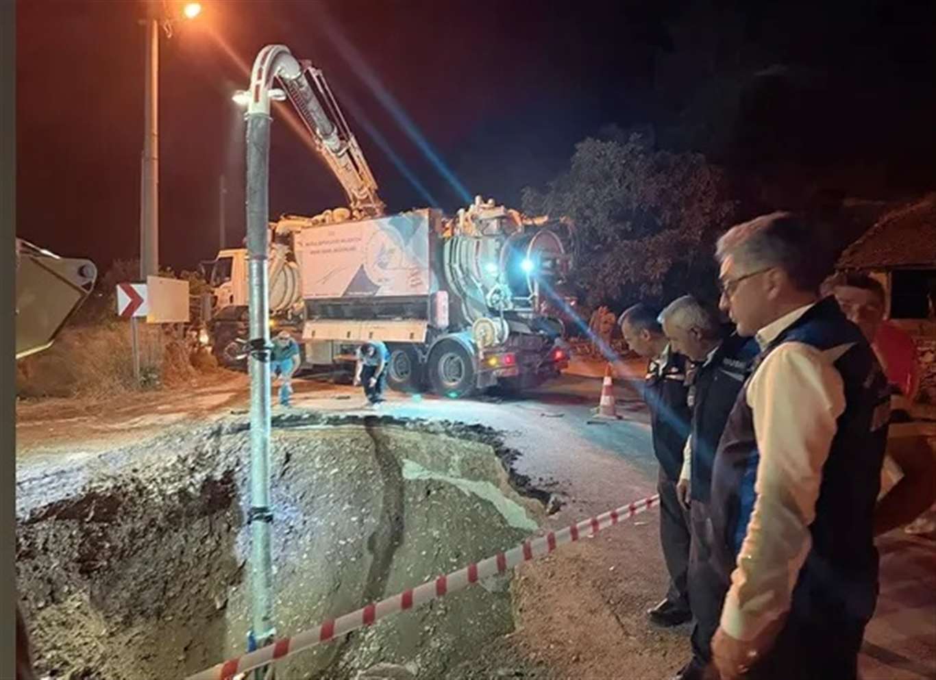   Gökova kanalizasyon hattındaki çökme meydana geldi haberi
